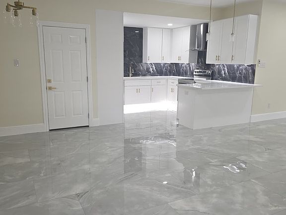 3rd image of 17511 Davenway Dr