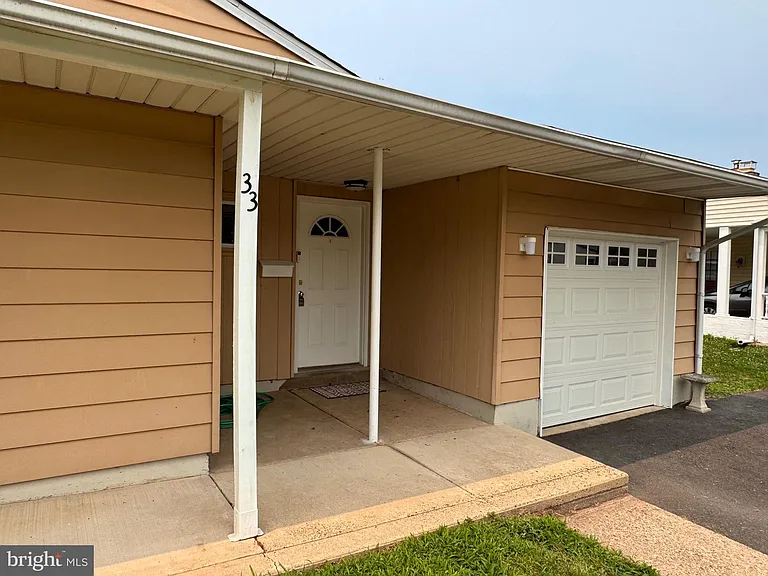 33 Twisting Ln — Photo 3