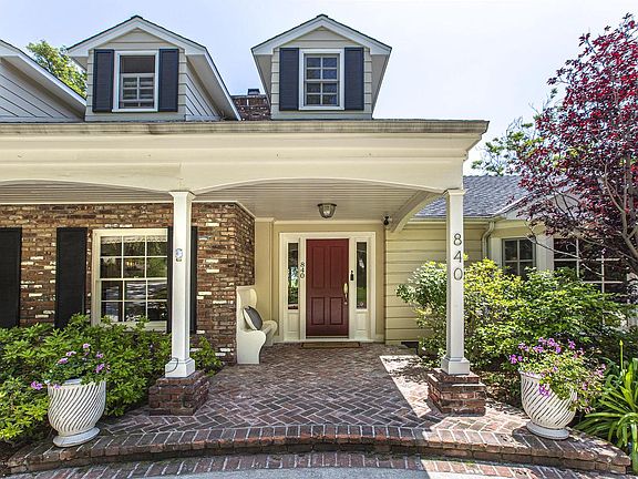 3rd image of 840 Green Ln