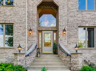 194 Sunnybrook Rd, Glen Ellyn, IL 60137