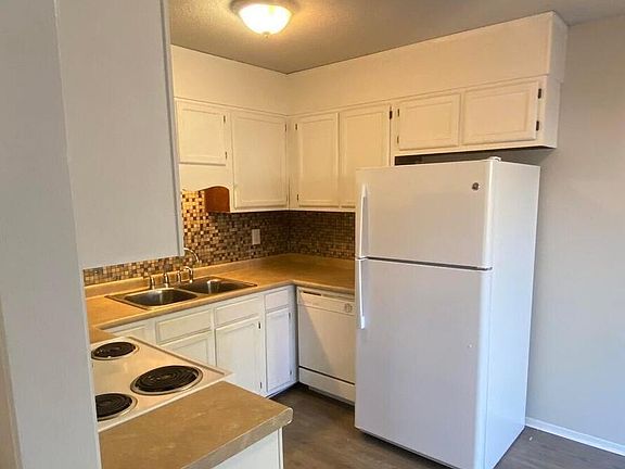 3rd image of 106 Twinwood Dr