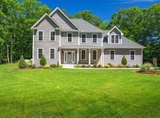 3 Rustic Ln, Cumberland, RI 02864