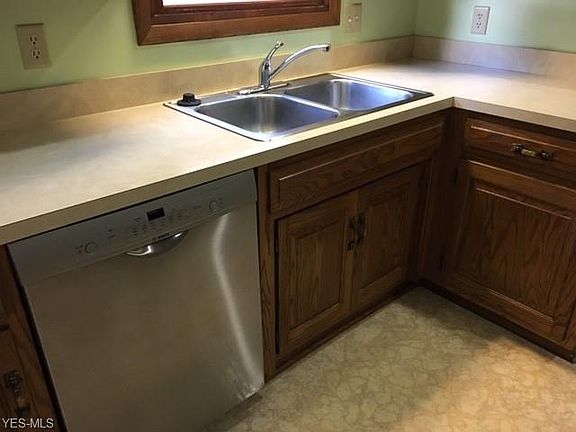 3rd image of 214 Clubside Dr NW