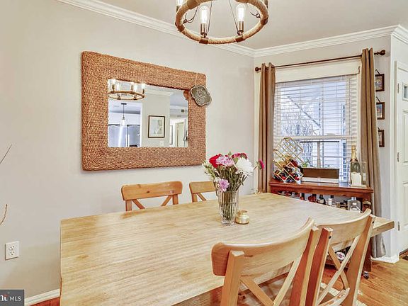 4th image of 2919B S Woodley St #1