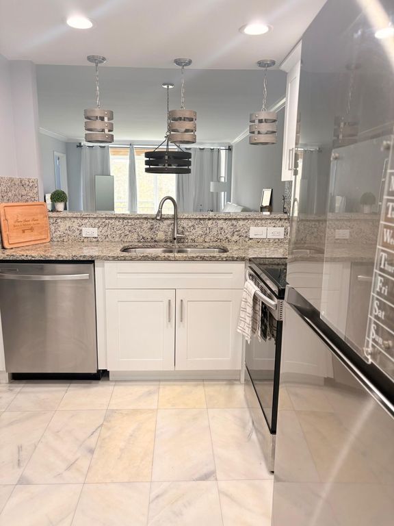 605 Oaks Drive #304, photo 6