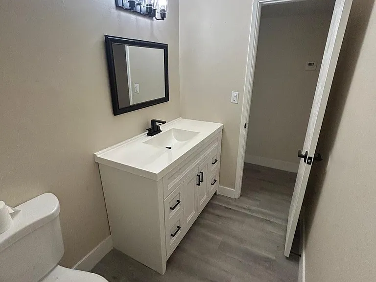 726 E 3rd Ave — Photo 11