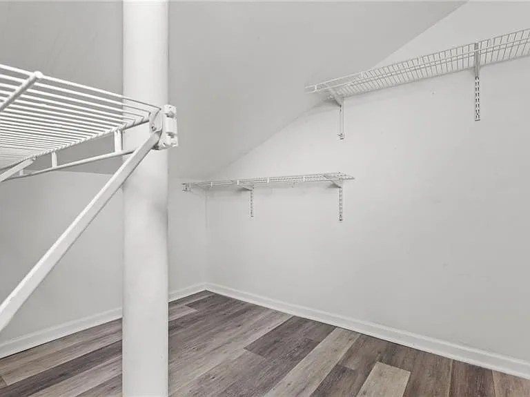 216 Goshen Ln — Photo 28