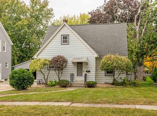 718 Mac Arthur Dr, Beaver Dam, WI 53916