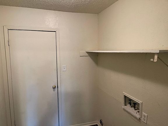4th image of 714 Dogwood St