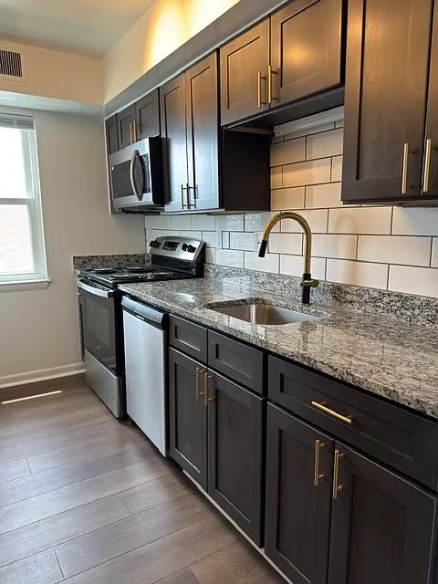 Foxcroft Village Apartments — Photo 2