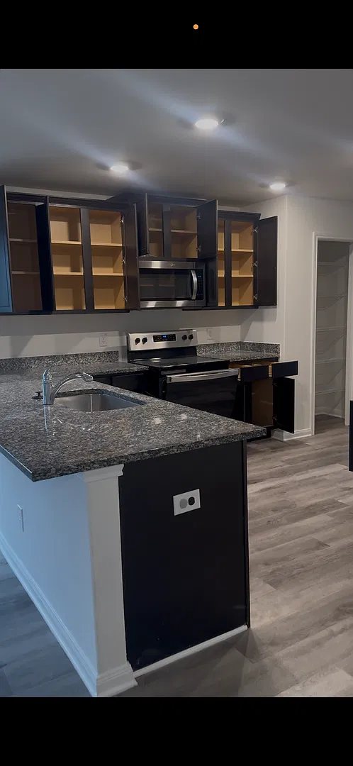 Your Next Home Awaits! Stylish 3-Bedroom with Open Floor Plan, Modern Kitchen & 2-Car Garage! — Photo 3