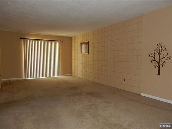 5th image of 221 Ringwood Ave APT A-2