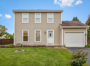 24 Fallstone Dr, Streamwood, IL 60107