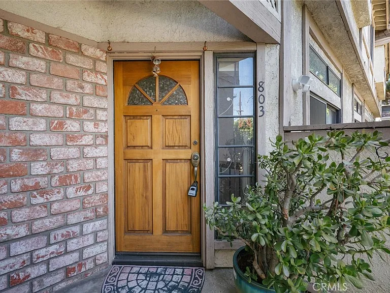 7100 Balboa Blvd #803 — Photo 1