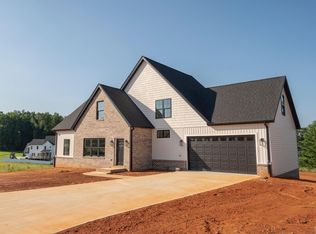 1100 Live Oak Ct, Forest, VA 24551