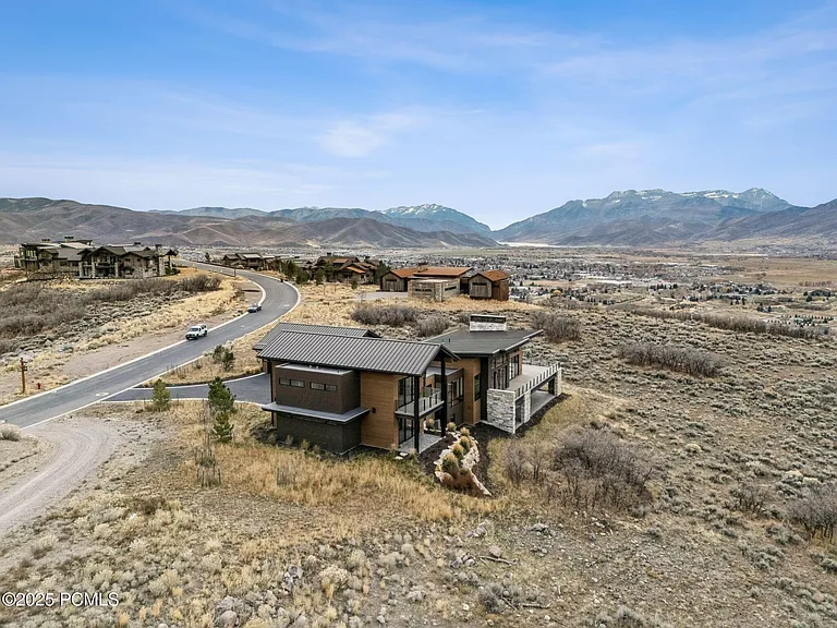 2005 Lookout Peak Cir — Photo 87