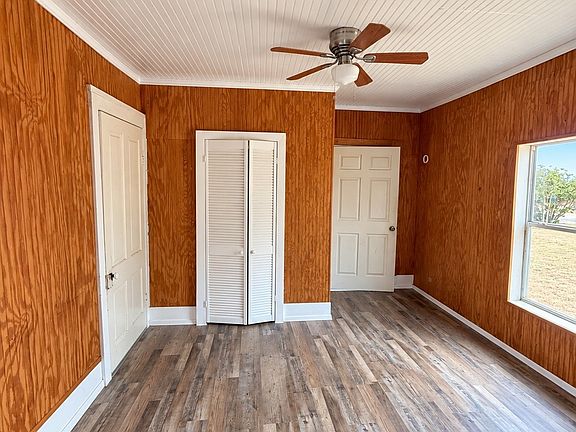 3rd image of 410 Vine St