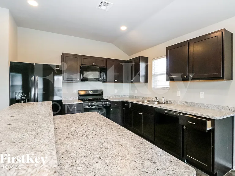 232 Klare Ct — Photo 6