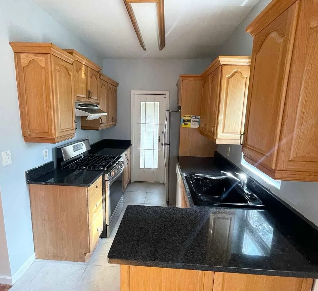2 bed, 960 sqft, $3,400 — Photo 3