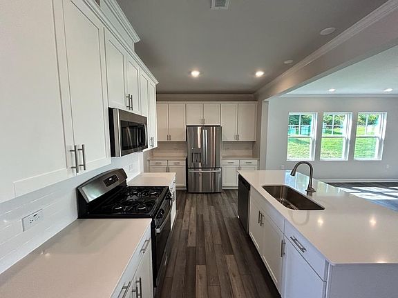 4th image of 1084 Maple Branch Cir