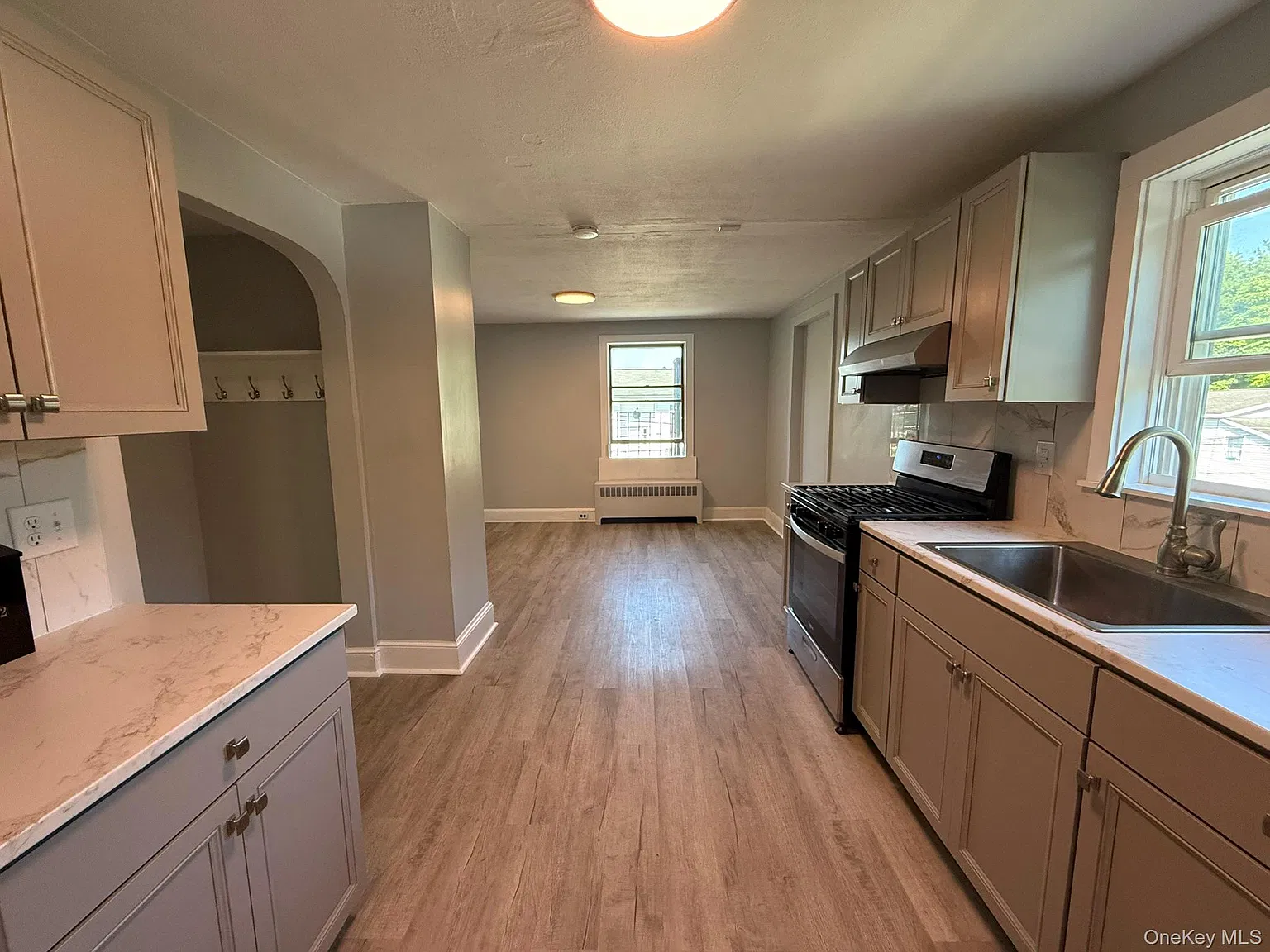 2 bed, 1.0 bath, 1075 sqft, $1,950 — Photo 4