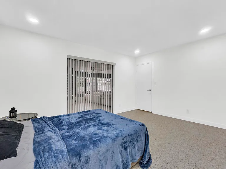 5921 NE 15th Ave — Photo 18
