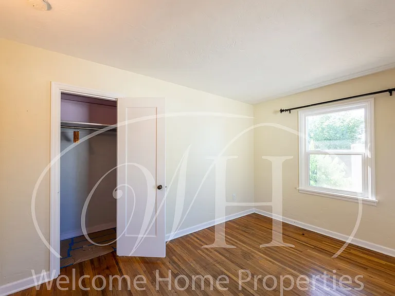 320 SE 4th St — Photo 13