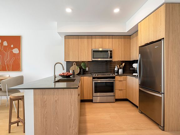 2nd image of 2025 Fulton Ave #608