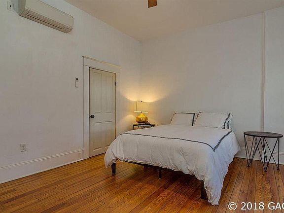 3rd image of 305 NE 6th St APT A