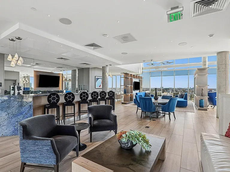 Luminary Residences Aqua Lounge