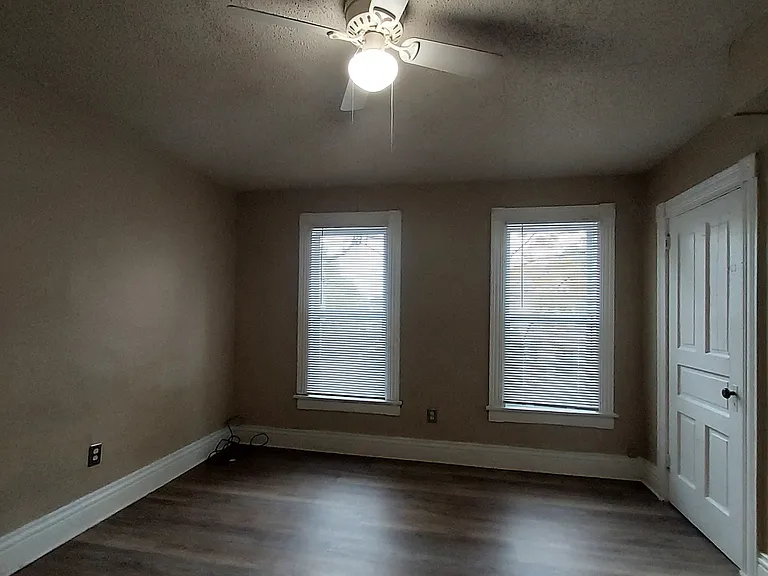 92 1/2 Penney Ave — Photo 3