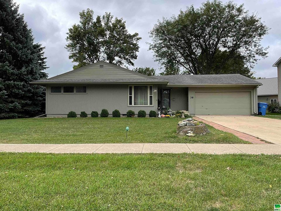 38 11th St SW, Le Mars, IA 51031 Zillow