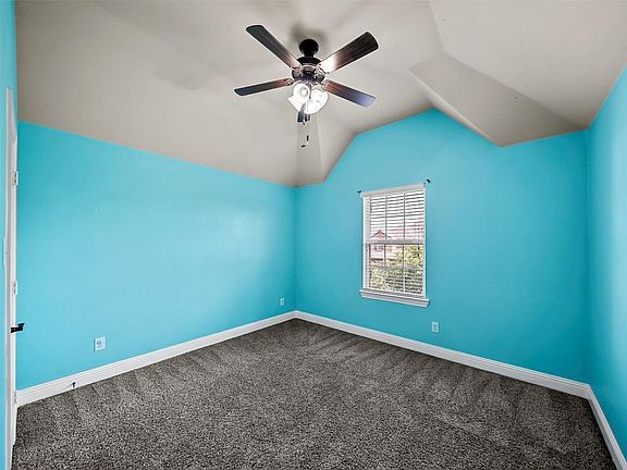 4th image of 604 Darby Ln