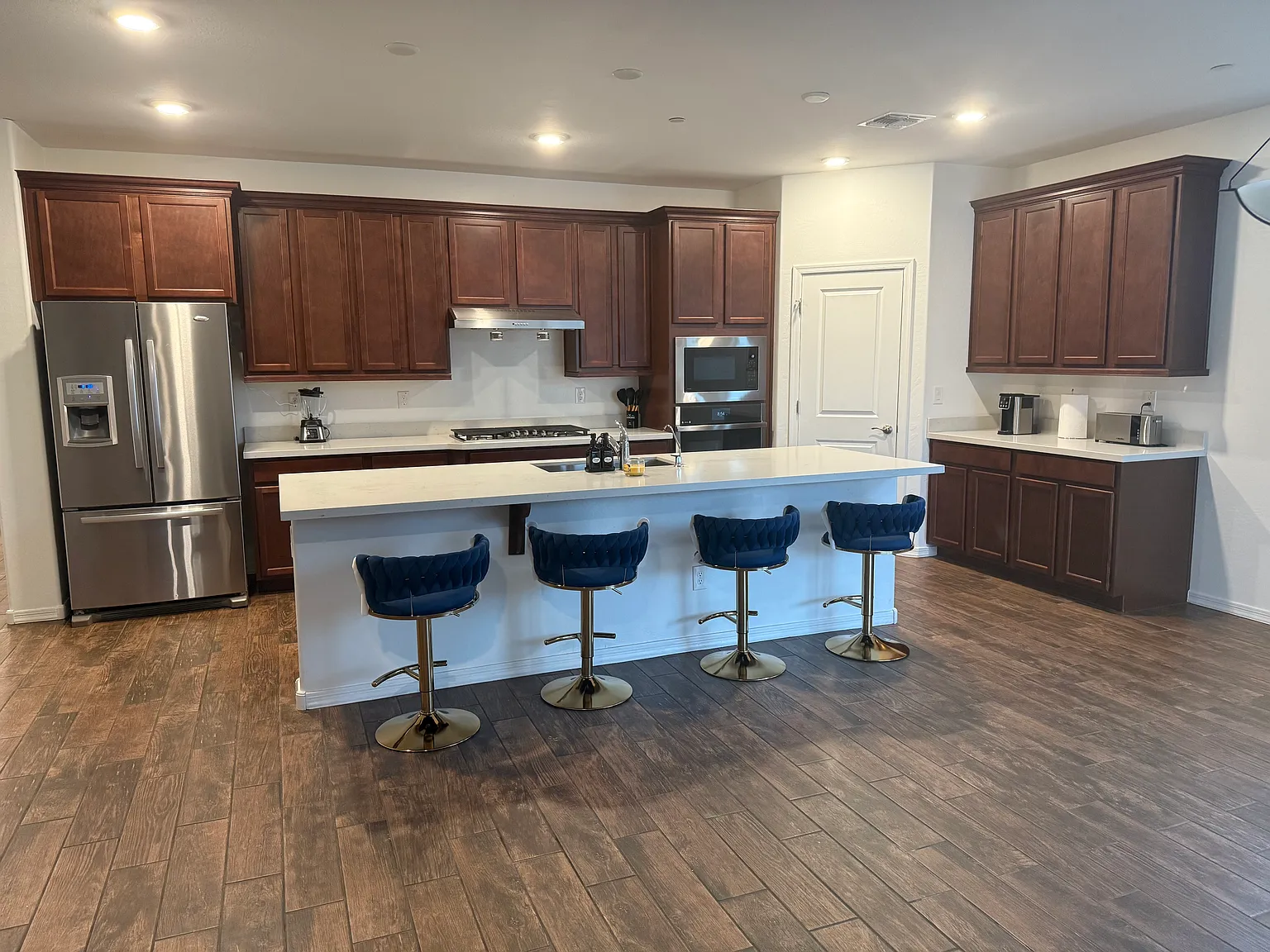 4 bed, 1999 sqft, $760 — Photo 2