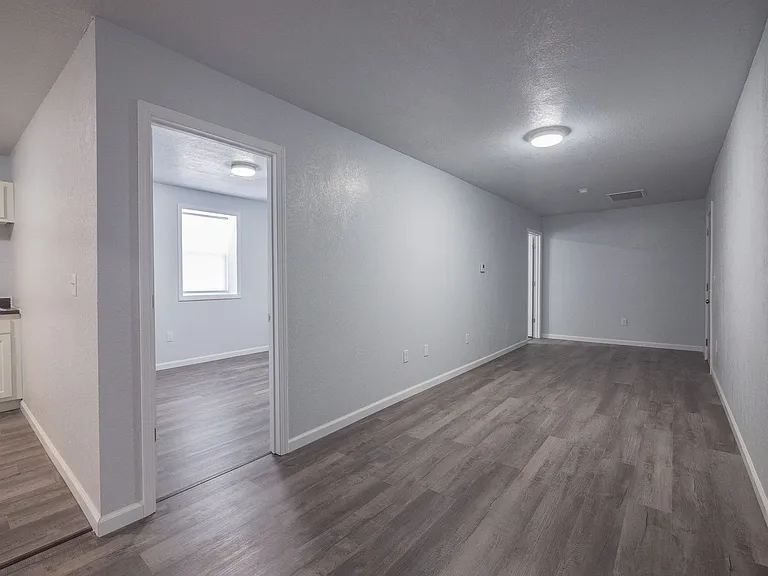 123 N Main St — Photo 5