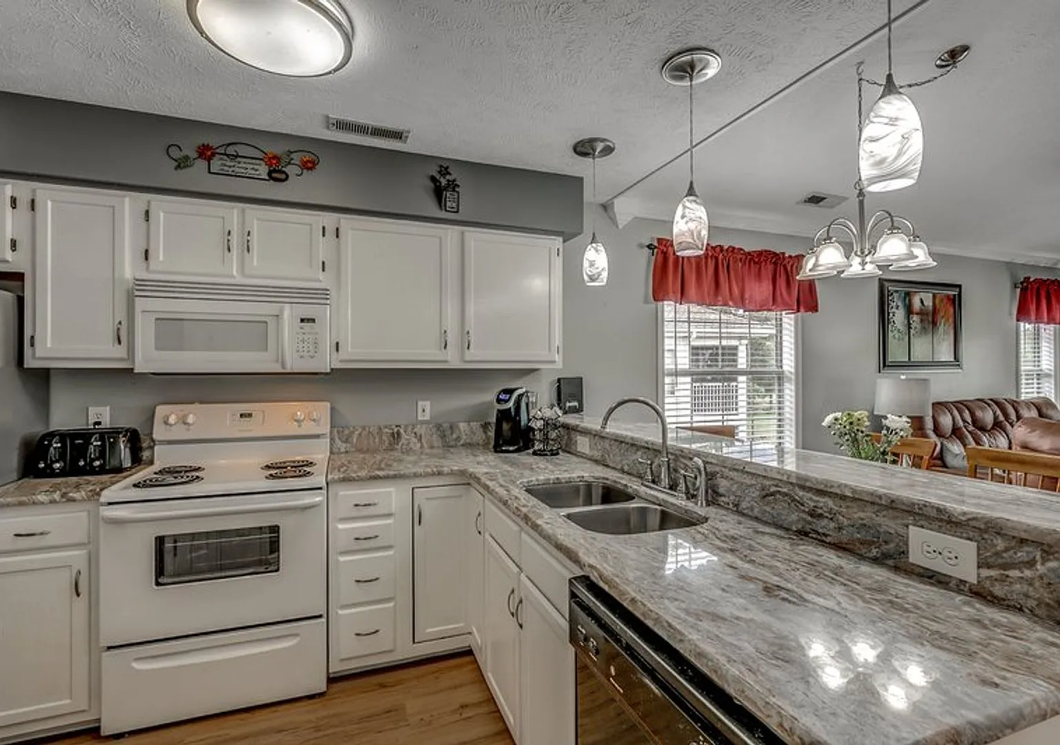 Lovely, Furnished Two- Bedroom, Two-Bath Condo in River Oaks Available Soon! — Photo 2