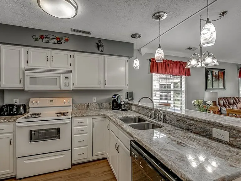 549 White River Dr #14G — Photo 2