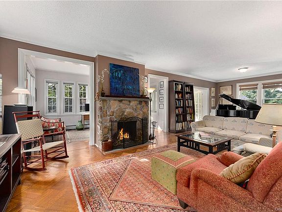 3rd image of 580 N Columbus Ave