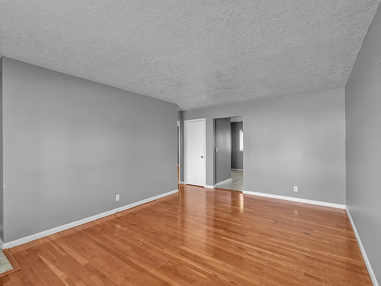 2423 S Wakefield Dr — Photo 6