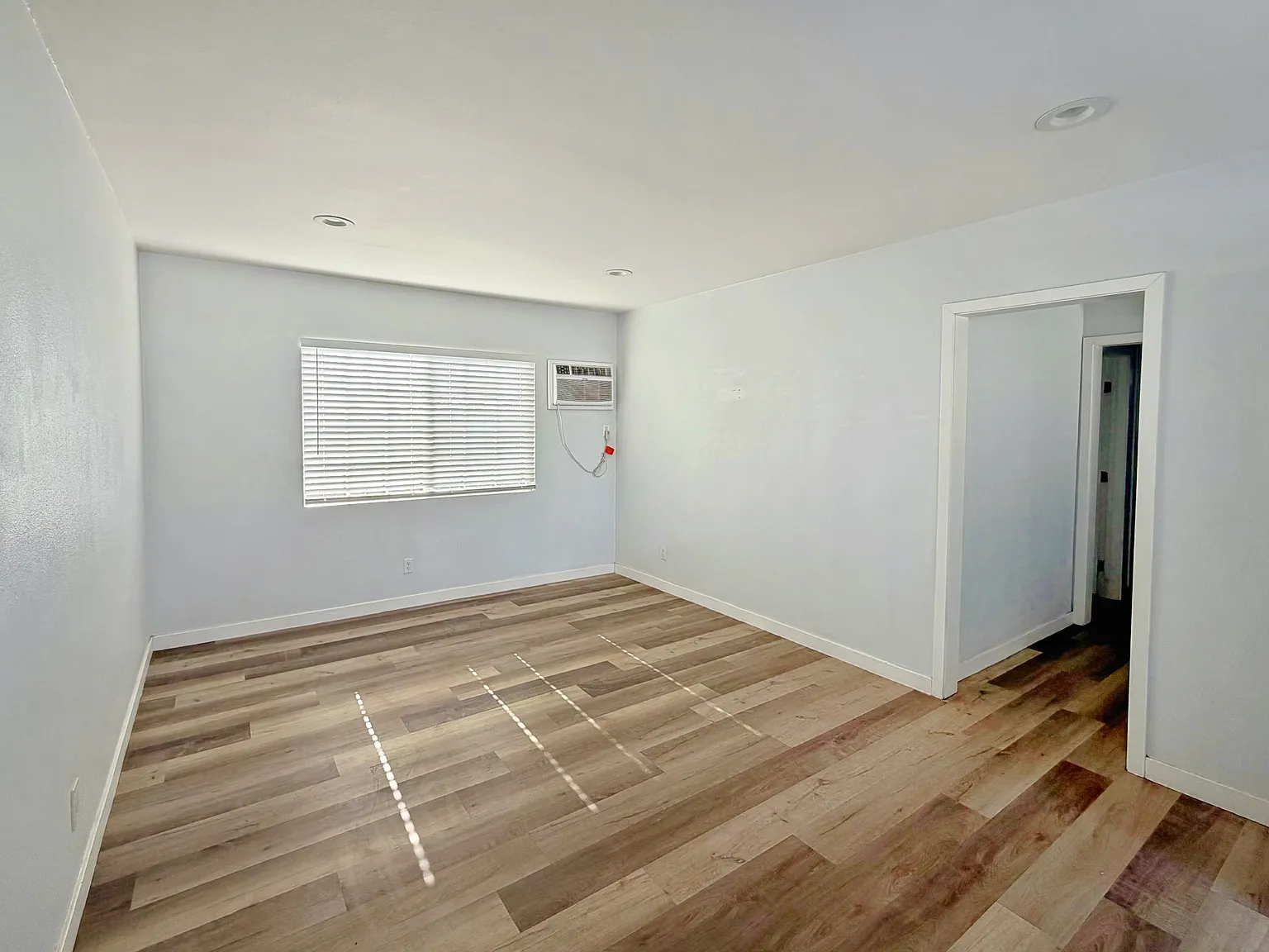 2 bed, 750 sqft, $2,525 — Photo 3