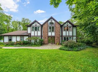 70 Cragmere Rd, Airmont, NY 10901