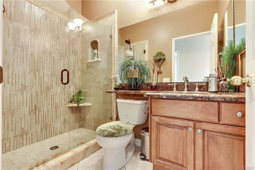 945 E Deerfield Street — Photo 2