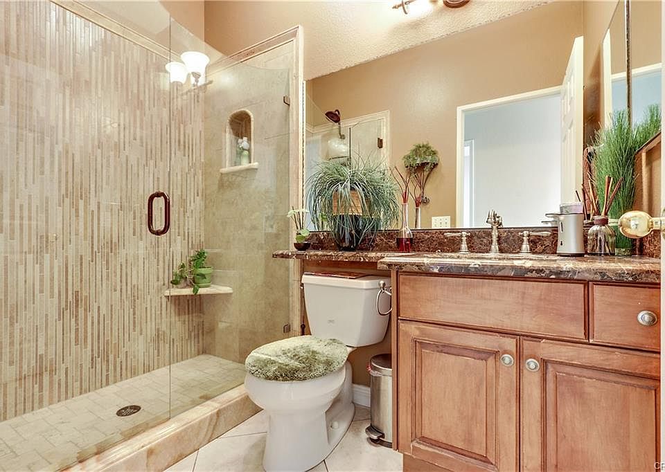 2nd image of 945 E Deerfield St #1
