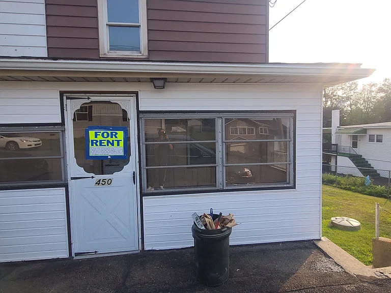 450 Old Cranberry Rd — Photo 1
