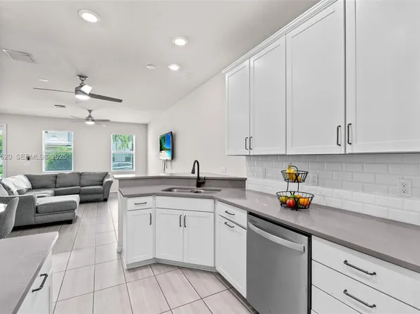 1190 Eucalyptus Dr, Hollywood, FL