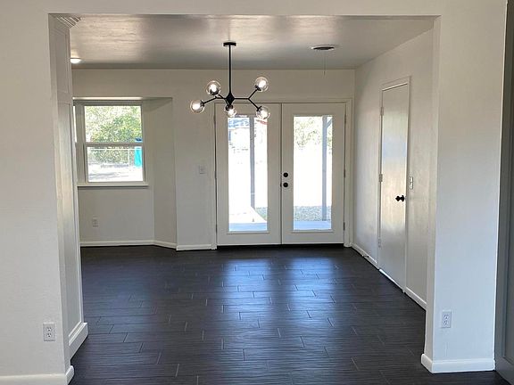 5th image of 703 Irving St