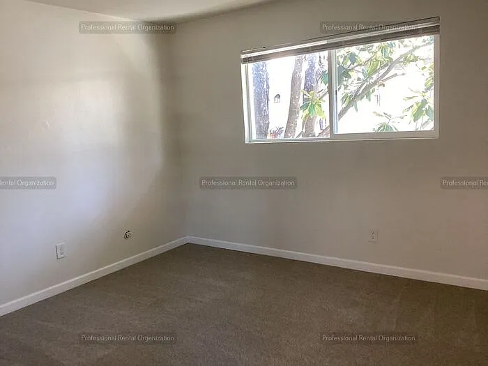 445 S E St #20 — Photo 8