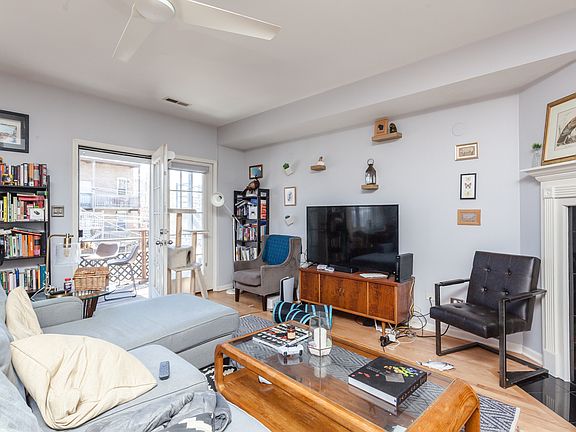 4th image of 1357 N Artesian Ave APT 2