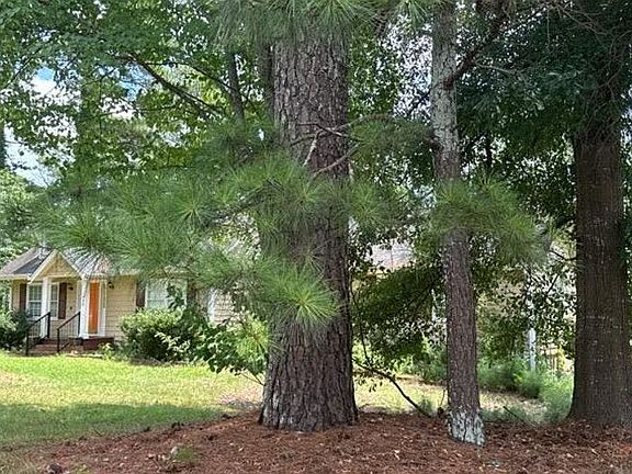 2nd image of 608 Holt Rd NE