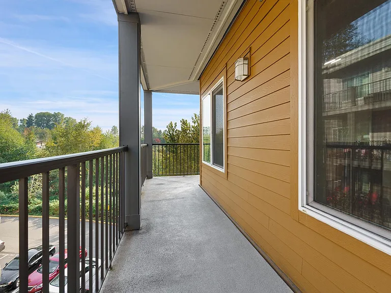 Shangri La Apartments — Photo 17